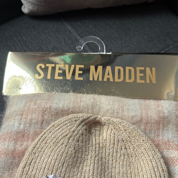 Steve Madden Beige and Cream Knit Set - Picture 5 of 6